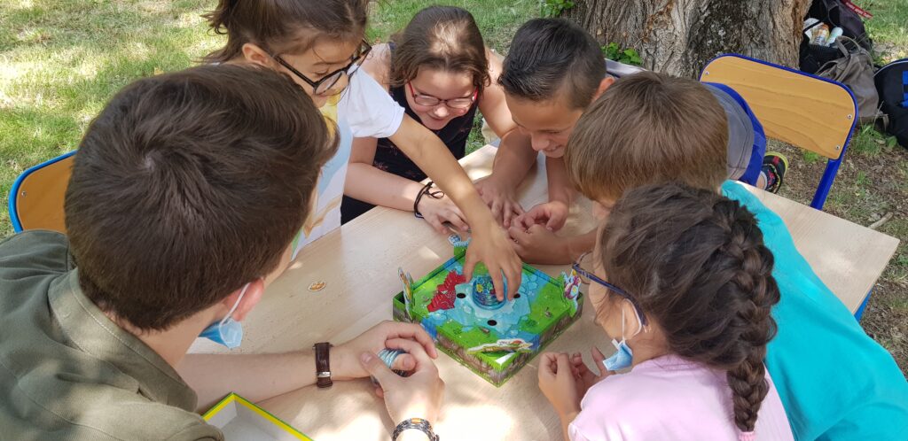 Classe participant au programme scolaire Adopte un Jeu 2021, Ludicoop