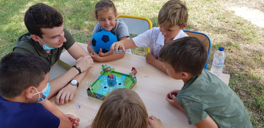 Clôture d'une journée Adopte un Jeu 2021, élèves et jeux de société, Ludicoop Drôme