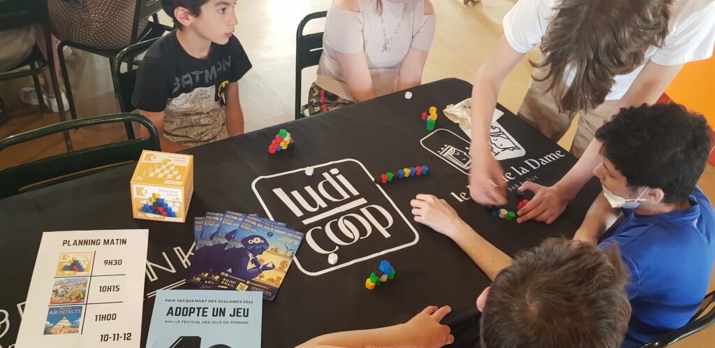 Atelier éducatif jeu de société Adopte un Jeu 2022, programme Ludicoop Drôme
