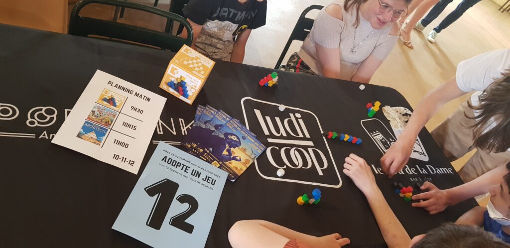 Classe participant à une journée inter-établissements Adopte un Jeu 2022, Ludicoop