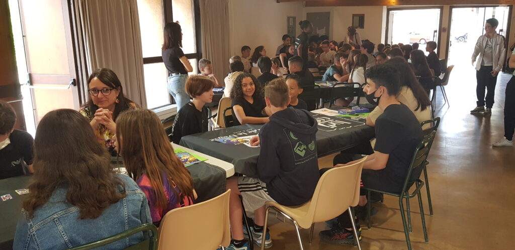 Élèves en journée de rencontre Adopte un Jeu 2022, programme éducatif Ludicoop