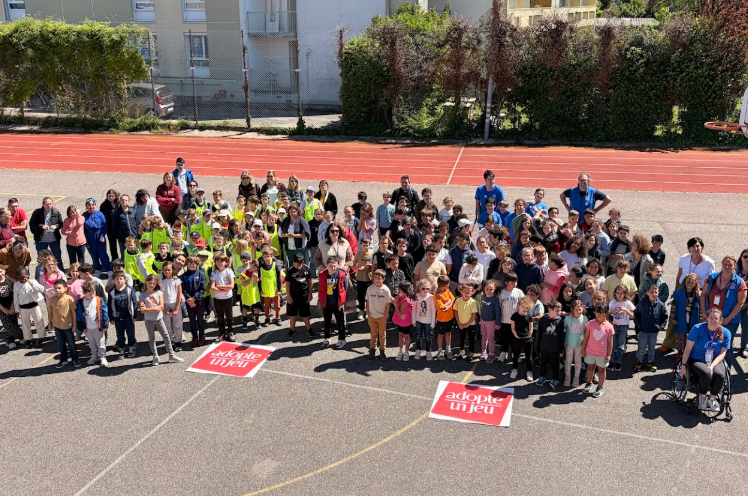 Adopte un Jeu au collège Debussy à Romans-sur-Isère, programme éducatif Ludicoop