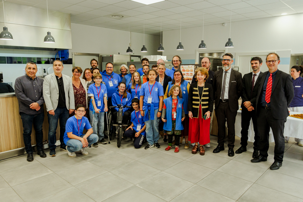 Élèves réunis au lycée Bouvet de Romans-sur-Isère pour les rencontres Adopte un Jeu 2026